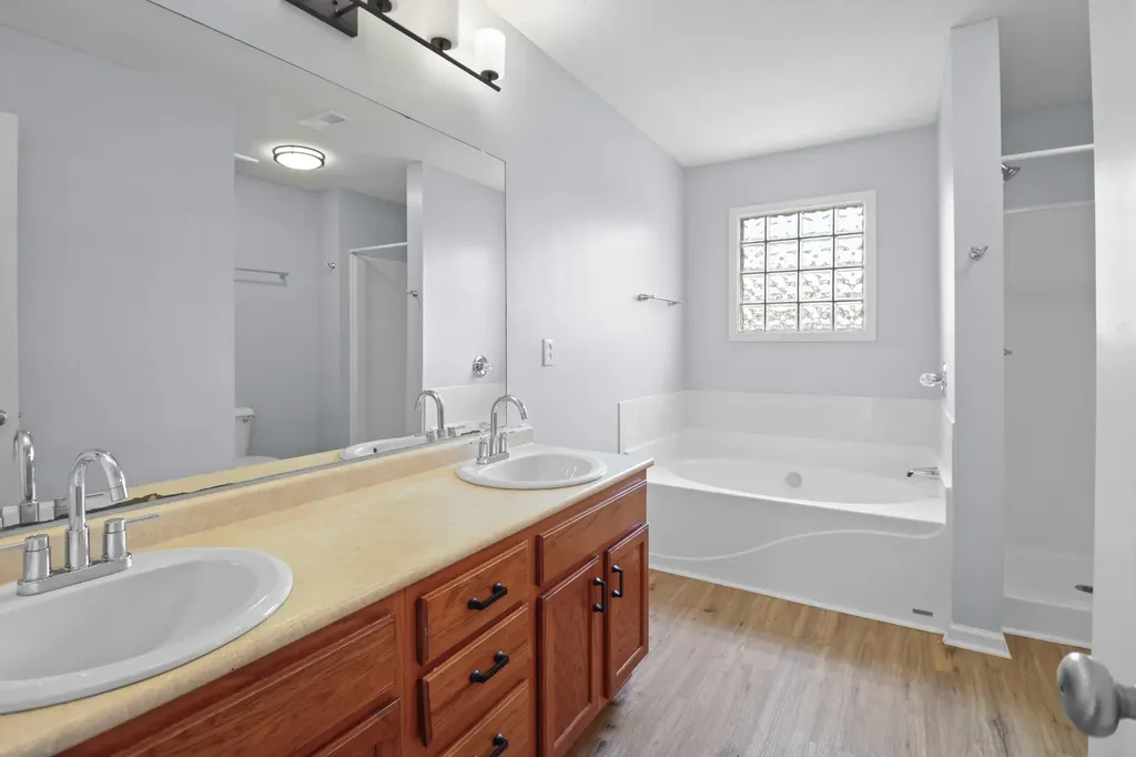 934 Hedge Apple Drive Clarksville TN 37040