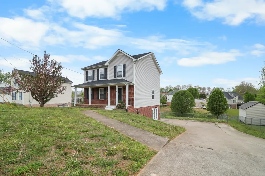 934 Hedge Apple Drive Clarksville TN 37040