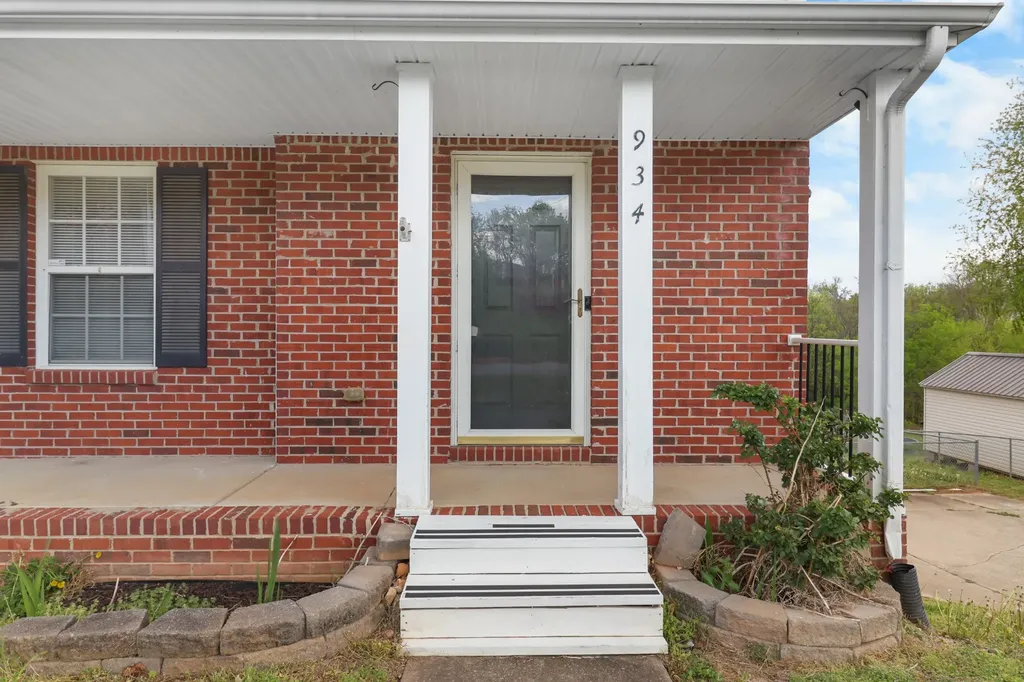 934 Hedge Apple Drive Clarksville TN 37040