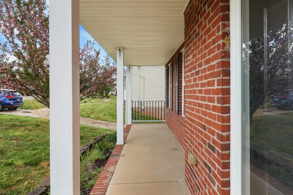 934 Hedge Apple Drive Clarksville TN 37040