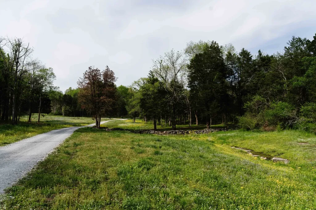 1489 Old Tva Road Columbia TN 38401