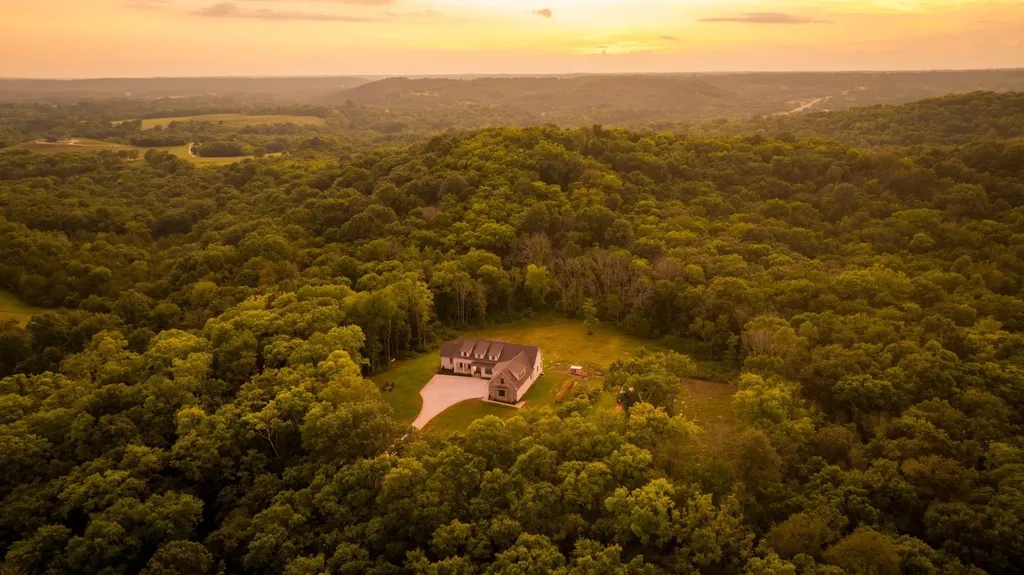 1489 Old Tva Road Columbia TN 38401