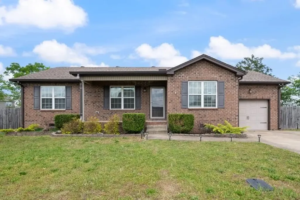16 Andy Circle Lebanon TN 37087