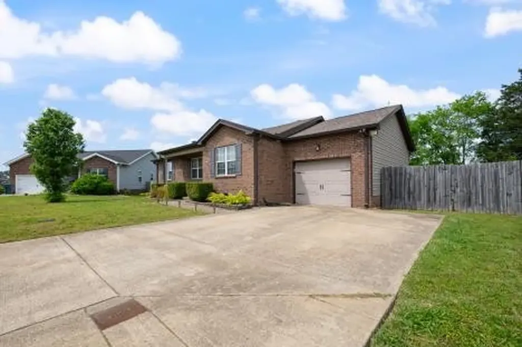 16 Andy Circle Lebanon TN 37087