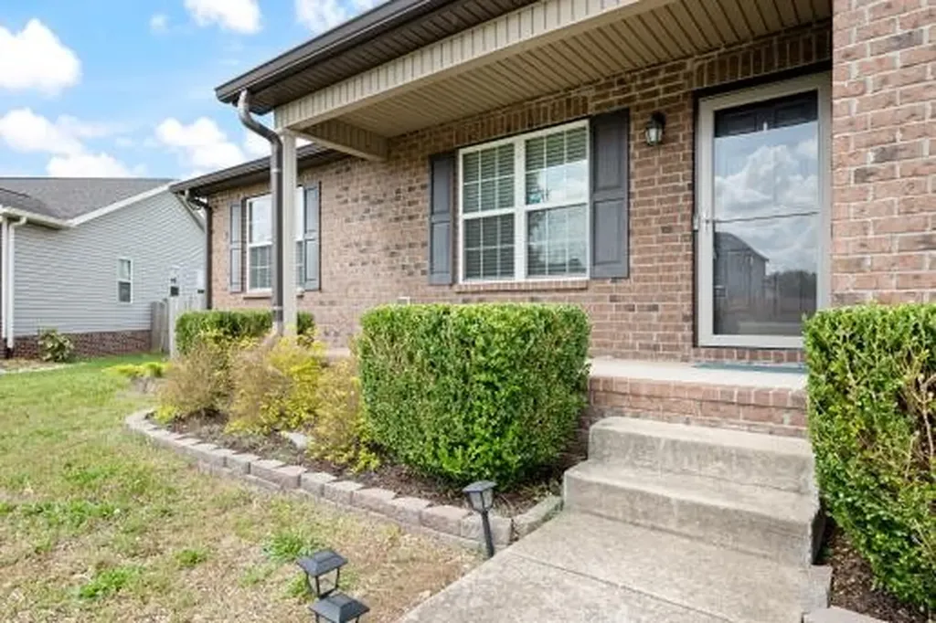 16 Andy Circle Lebanon TN 37087