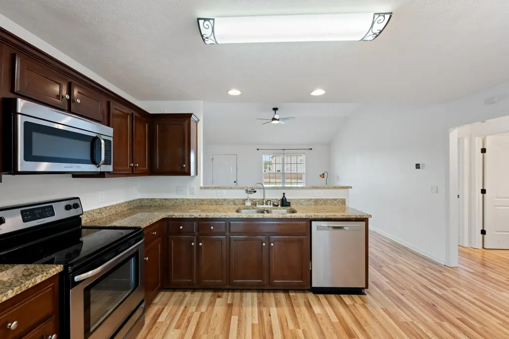 16 Andy Circle Lebanon TN 37087