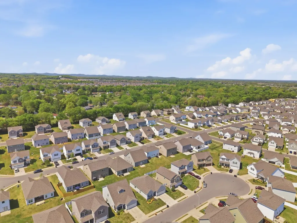1919 Albarado Trail Murfreesboro TN 37128