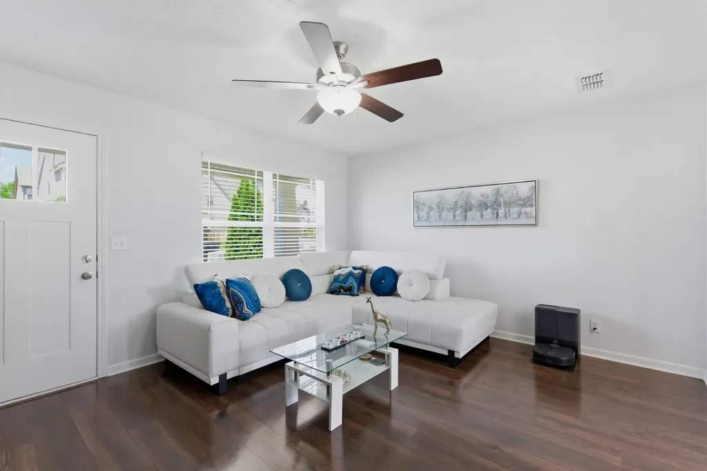 1919 Albarado Trail Murfreesboro TN 37128