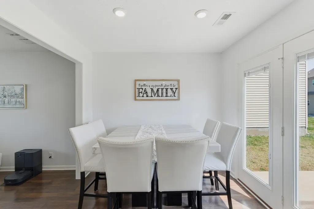 1919 Albarado Trail Murfreesboro TN 37128