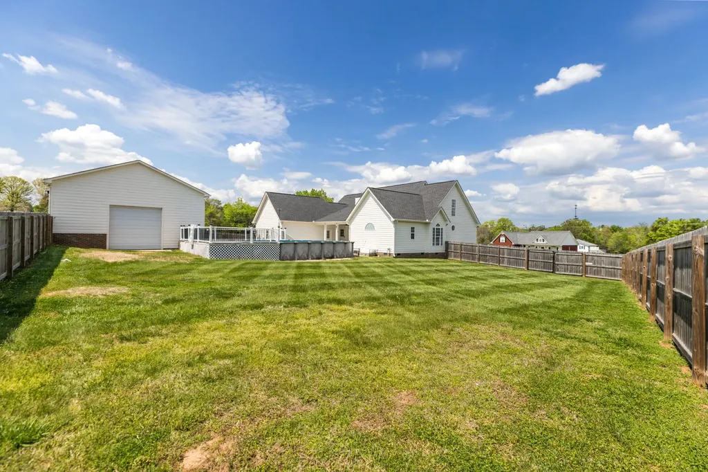 1633 Hayes Denton Road Columbia TN 38401