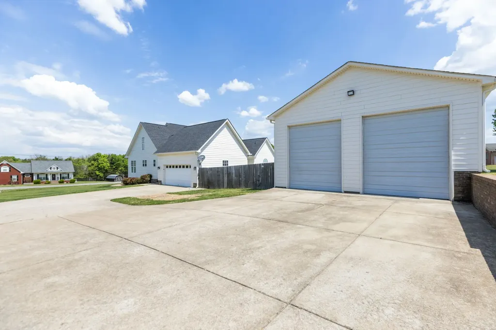 1633 Hayes Denton Road Columbia TN 38401