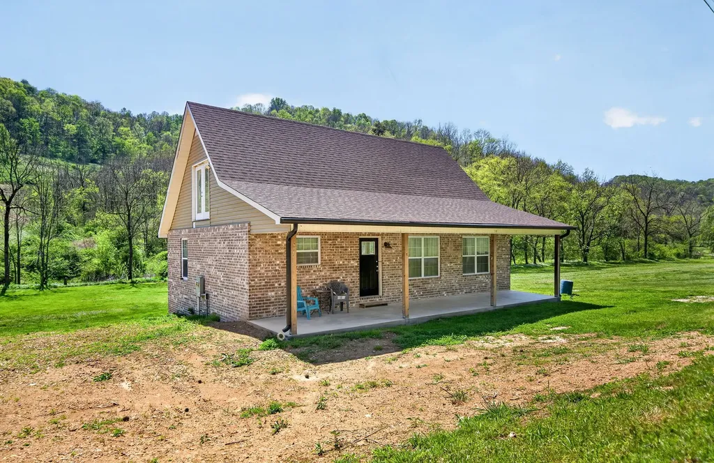 525 Riley Creek Road Whitleyville TN 38588