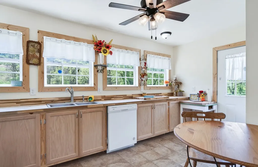525 Riley Creek Road Whitleyville TN 38588