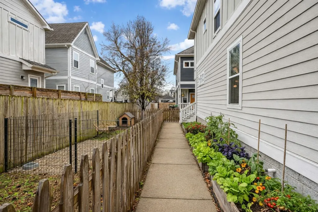 1927 14th Ave, N Nashville TN 37208