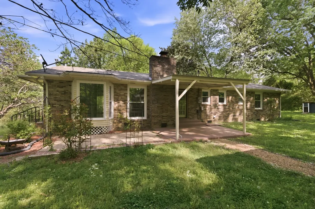 2225 Highway 48, N Dickson TN 37055