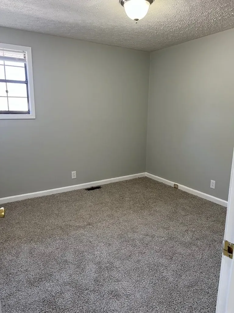 1613 Hartsville Pike Gallatin TN 37066