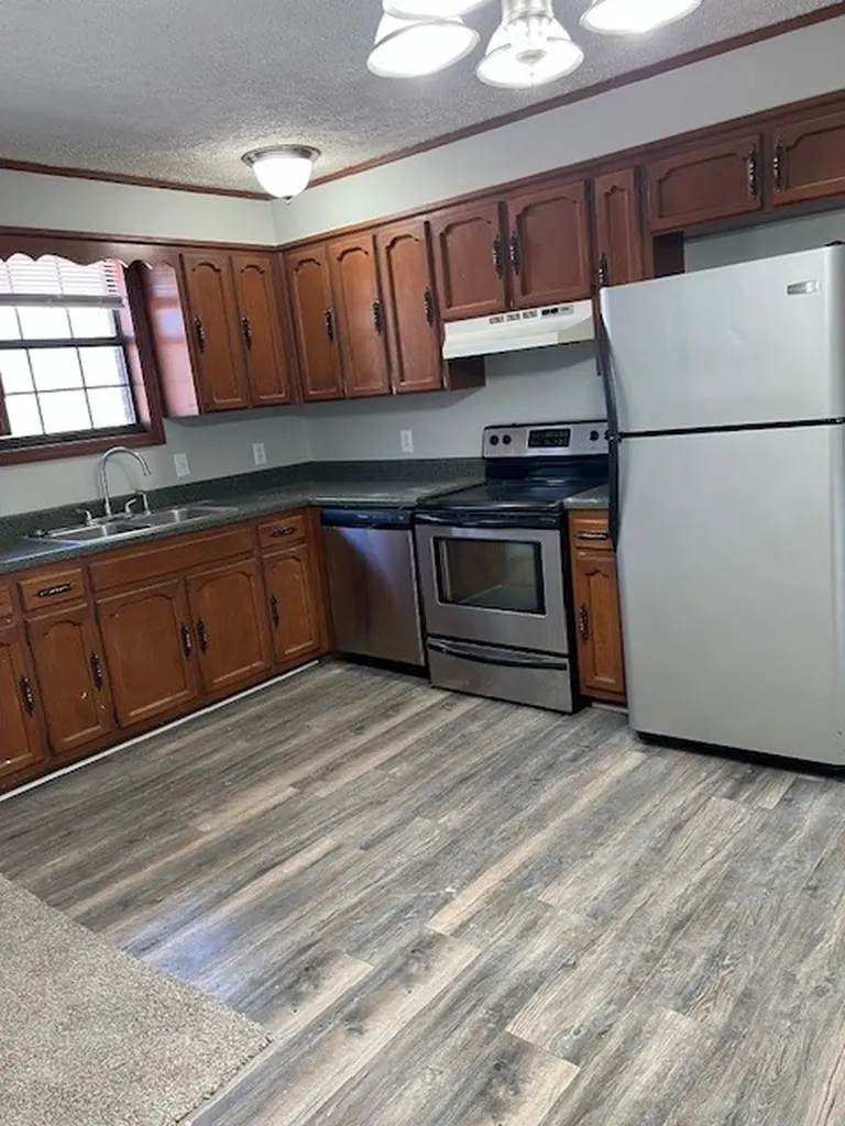 1613 Hartsville Pike Gallatin TN 37066