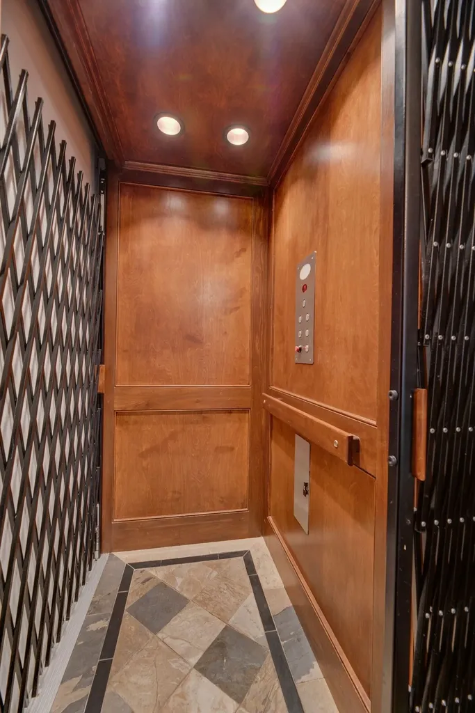 112 West End Close Nashville TN 37205