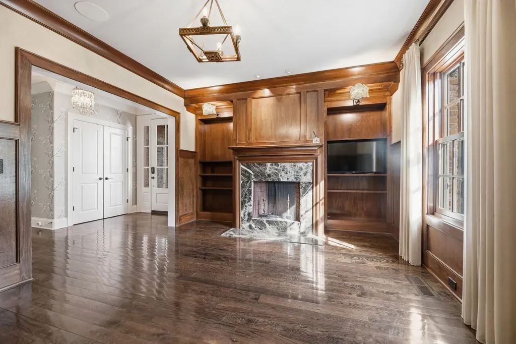 112 West End Close Nashville TN 37205