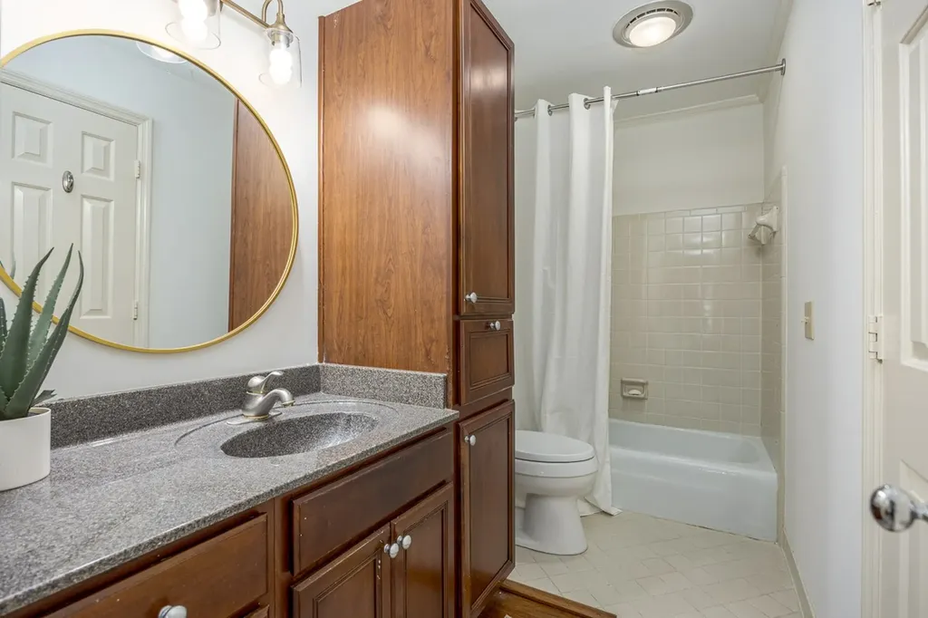 108 Jefferson Square Nashville TN 37215