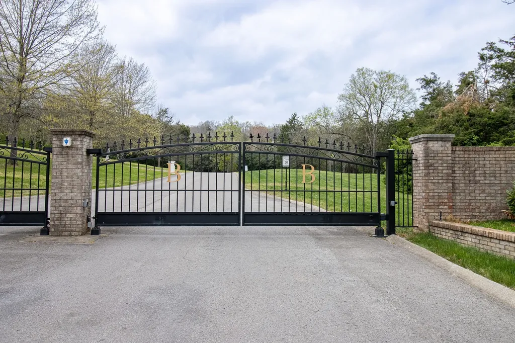 11 Bancroft Place Nashville TN 37215