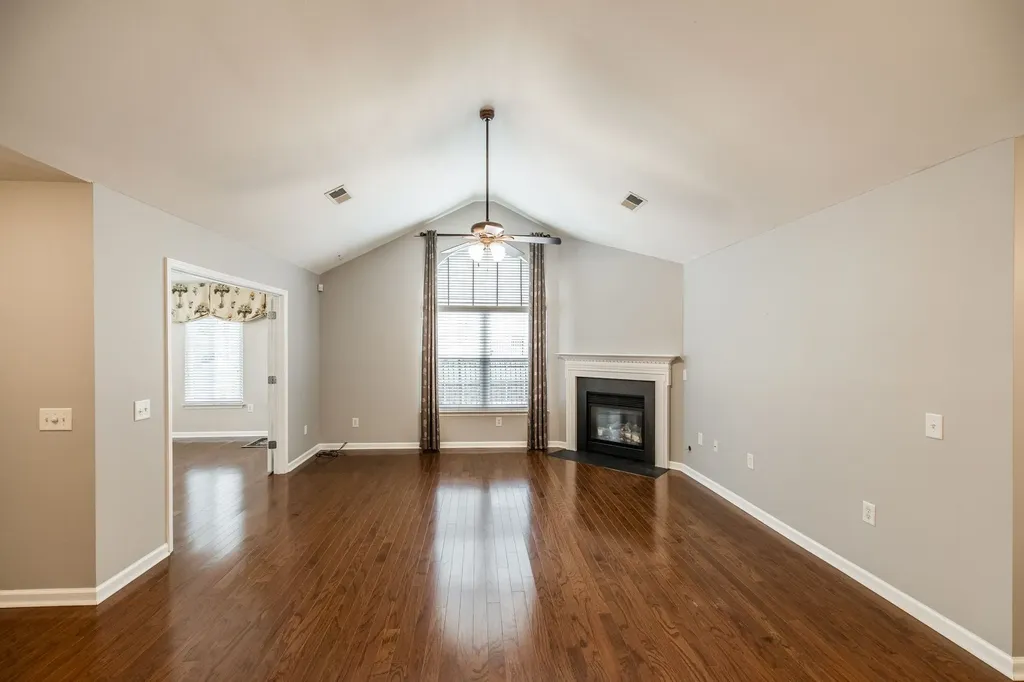 825 Browns Lane Gallatin TN 37066