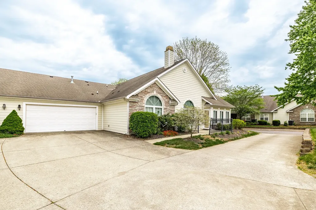 825 Browns Lane Gallatin TN 37066