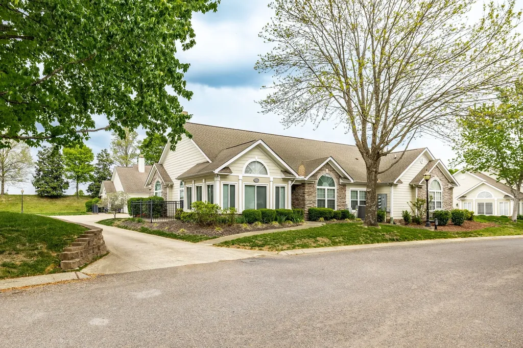 825 Browns Lane Gallatin TN 37066