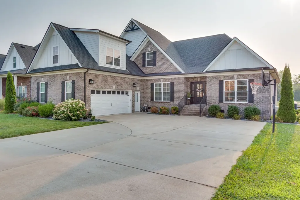 1105 Kittywood Court Murfreesboro TN 37129