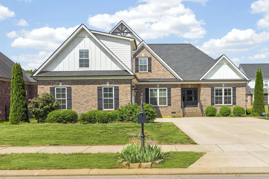 1105 Kittywood Court Murfreesboro TN 37129