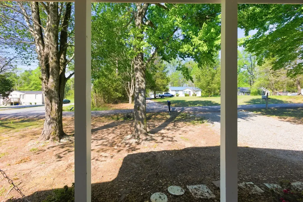 1021 Preston Drive Burns TN 37029