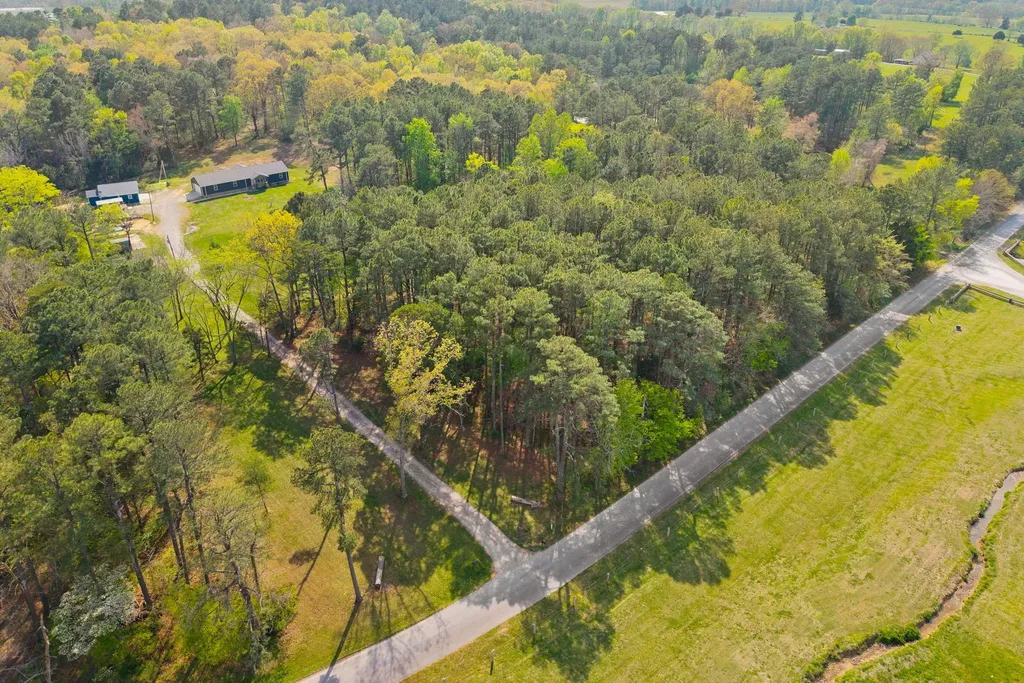 1549 Trace Creek Road Mc Ewen TN 37101