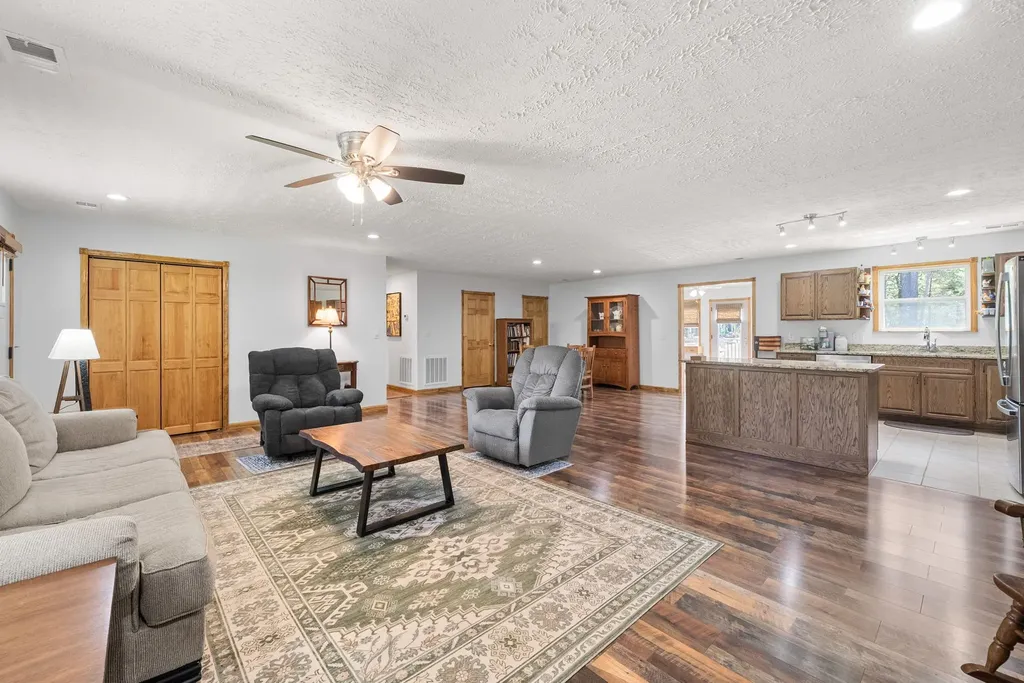 1549 Trace Creek Road Mc Ewen TN 37101