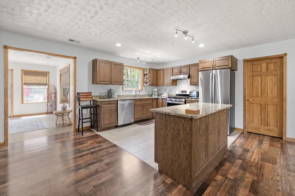 1549 Trace Creek Road Mc Ewen TN 37101