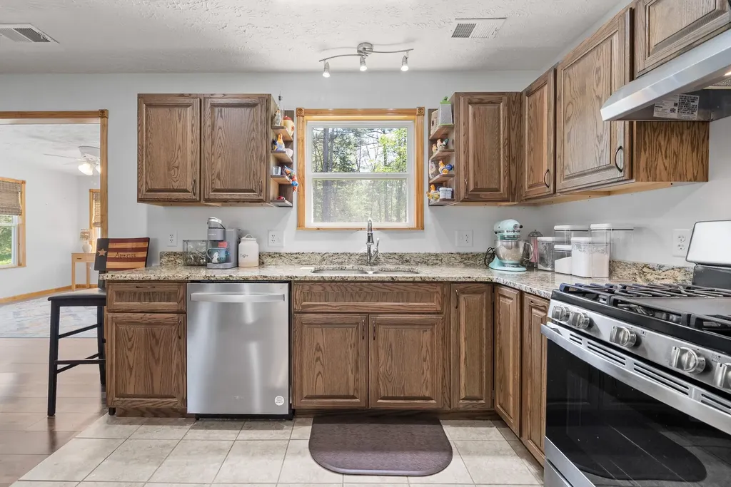 1549 Trace Creek Road Mc Ewen TN 37101