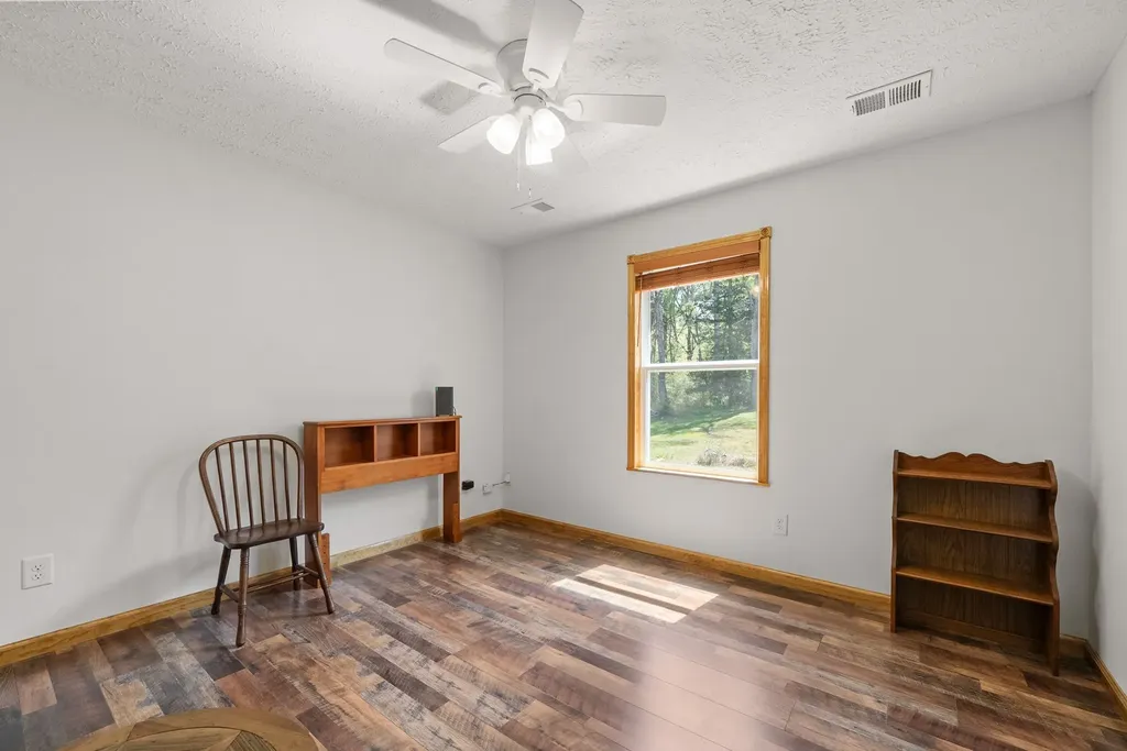1549 Trace Creek Road Mc Ewen TN 37101