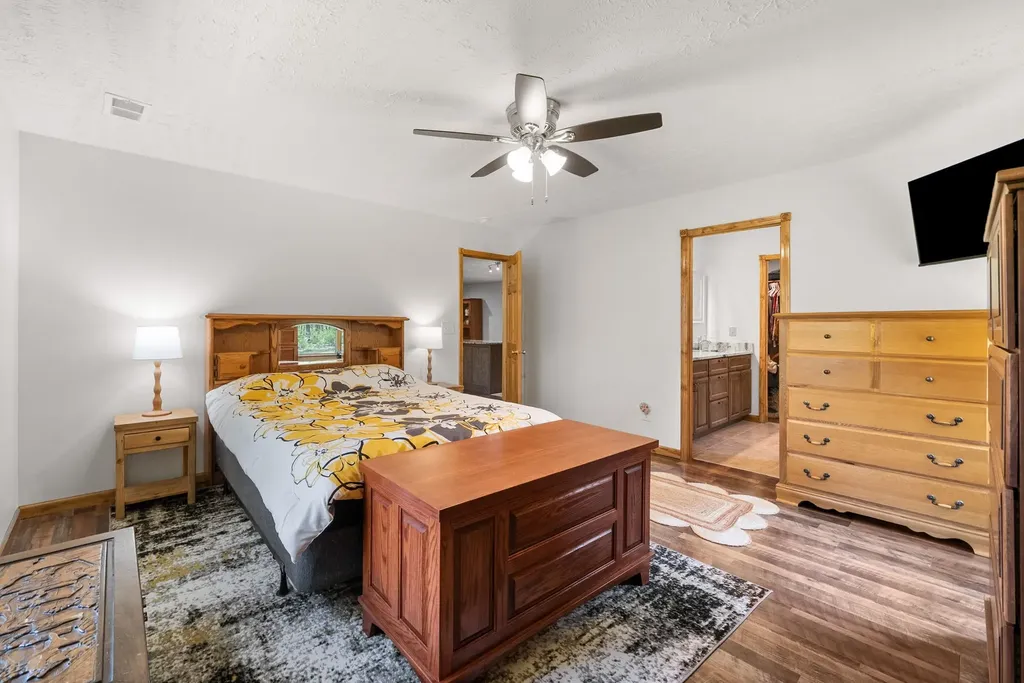 1549 Trace Creek Road Mc Ewen TN 37101
