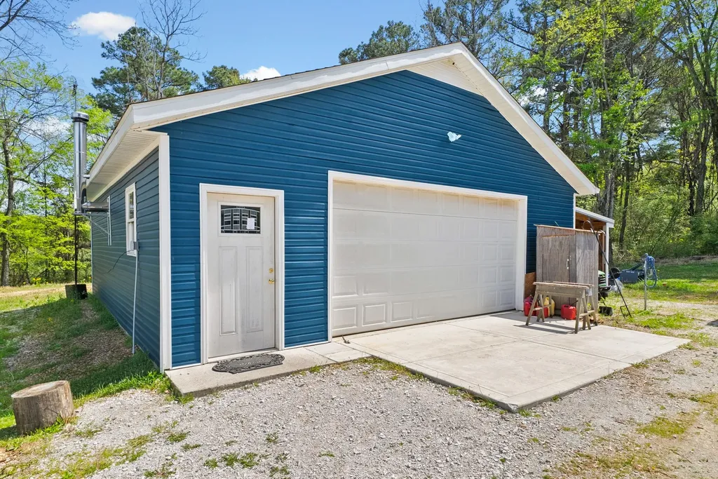 1549 Trace Creek Road Mc Ewen TN 37101
