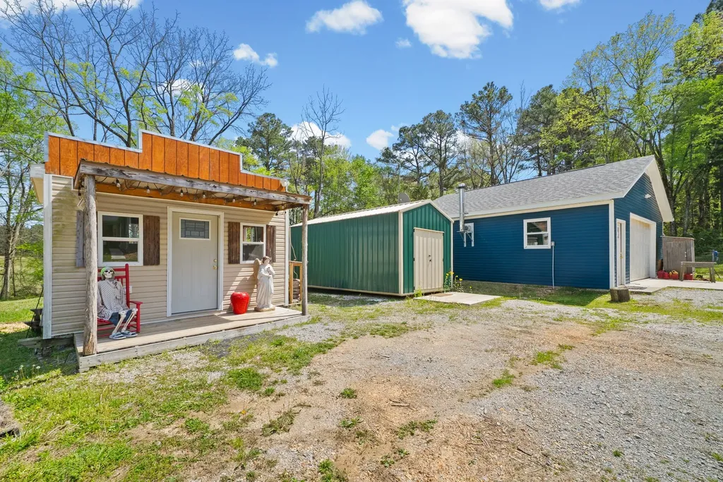 1549 Trace Creek Road Mc Ewen TN 37101