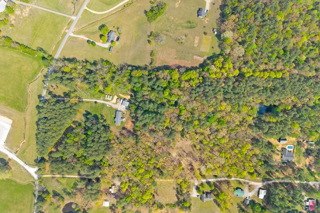 1549 Trace Creek Road Mc Ewen TN 37101