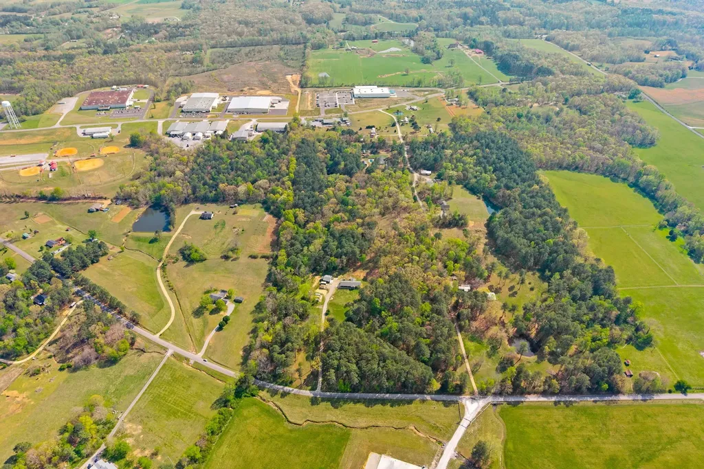 1549 Trace Creek Road Mc Ewen TN 37101