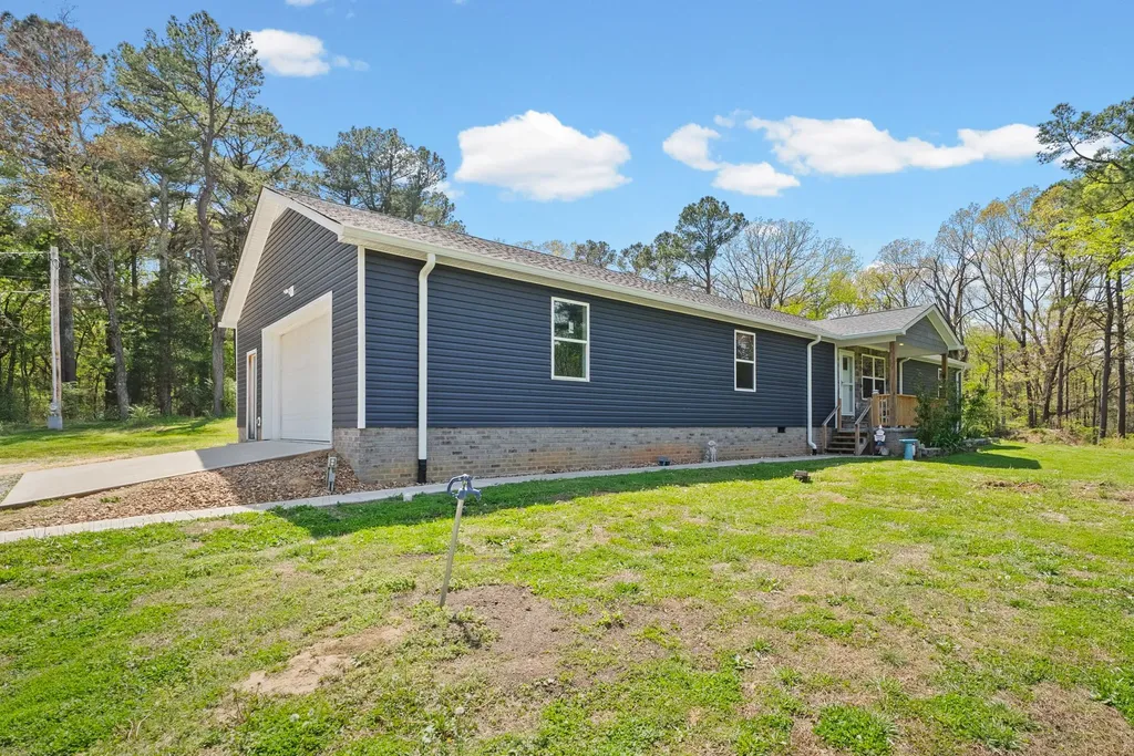 1549 Trace Creek Road Mc Ewen TN 37101