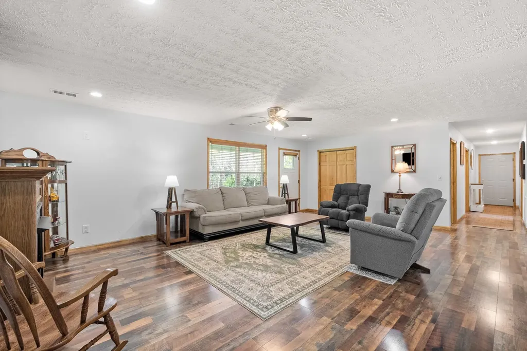 1549 Trace Creek Road Mc Ewen TN 37101
