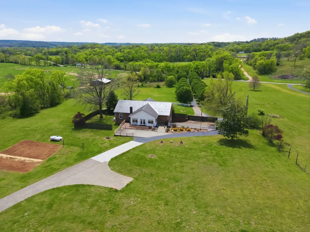 2149 Mooresville Pike Culleoka TN 38451