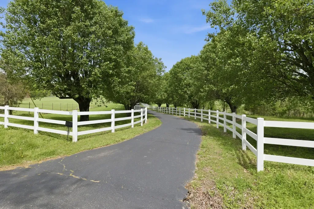 2149 Mooresville Pike Culleoka TN 38451