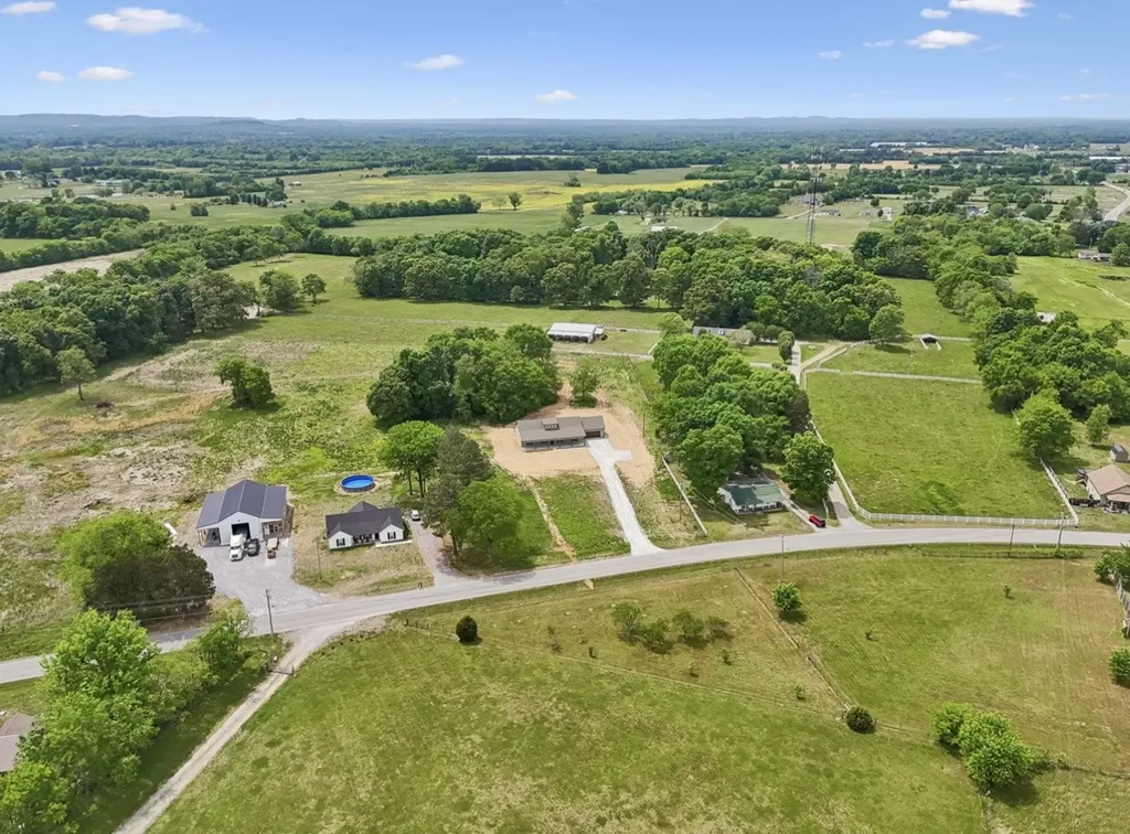132 Whitaker Road Shelbyville TN 37160