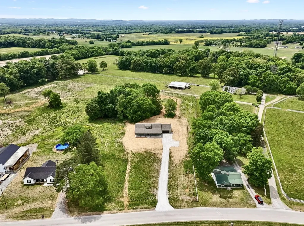 132 Whitaker Road Shelbyville TN 37160