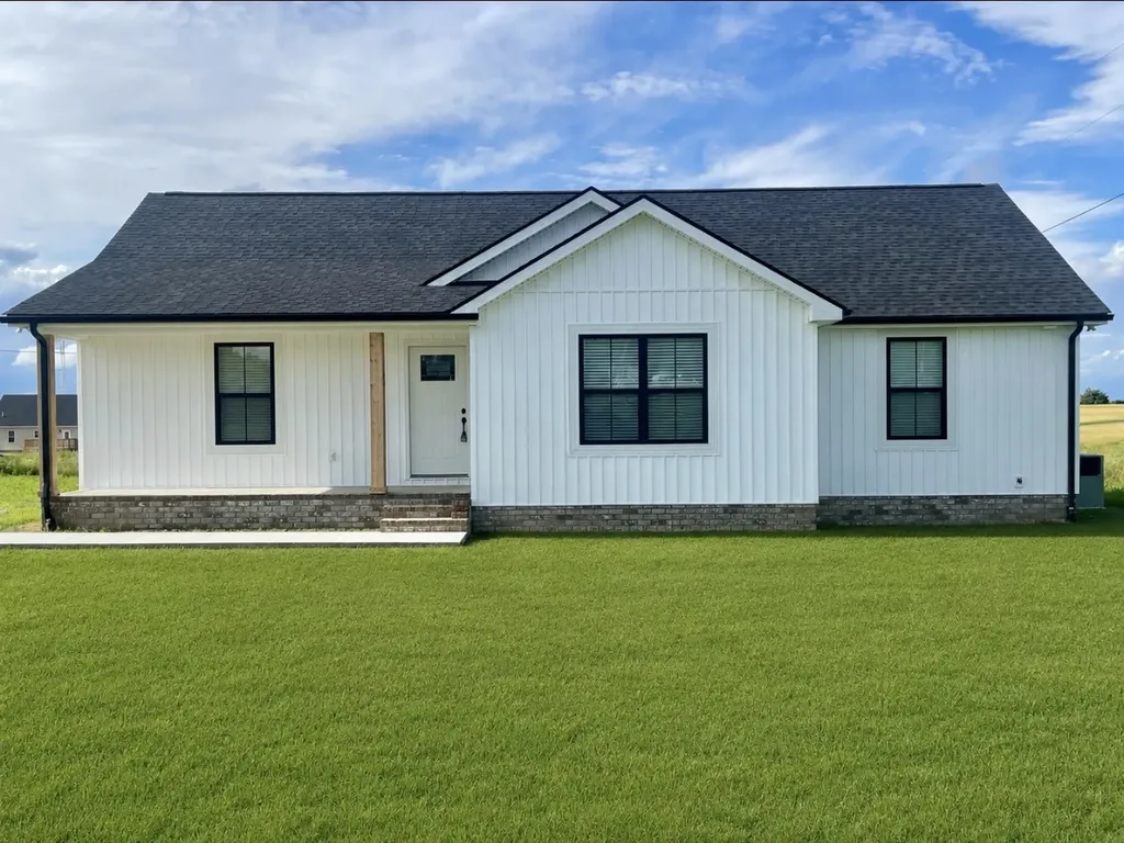100 Donald Drive Lafayette TN 37083
