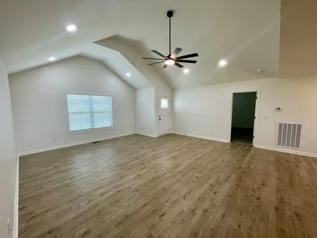 100 Donald Drive Lafayette TN 37083