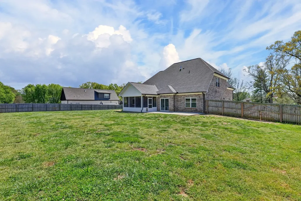 27 Hancock Road Fayetteville TN 37334